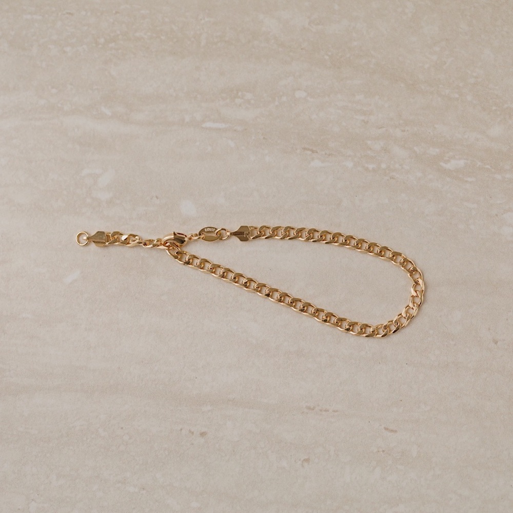 Tribeca Curb Bracelet | 18k Gold Filled - Picture 5 of 10